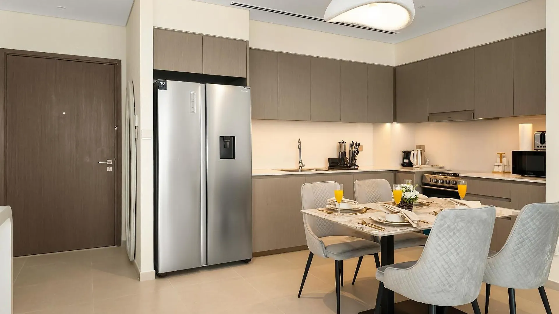 Grande Signature 2 Bedroom Apartments I Persian Gulf Views I Free Parking, Gym, Pool, Wi-Fi & Ps5 I By Skyline Serenity Dubai