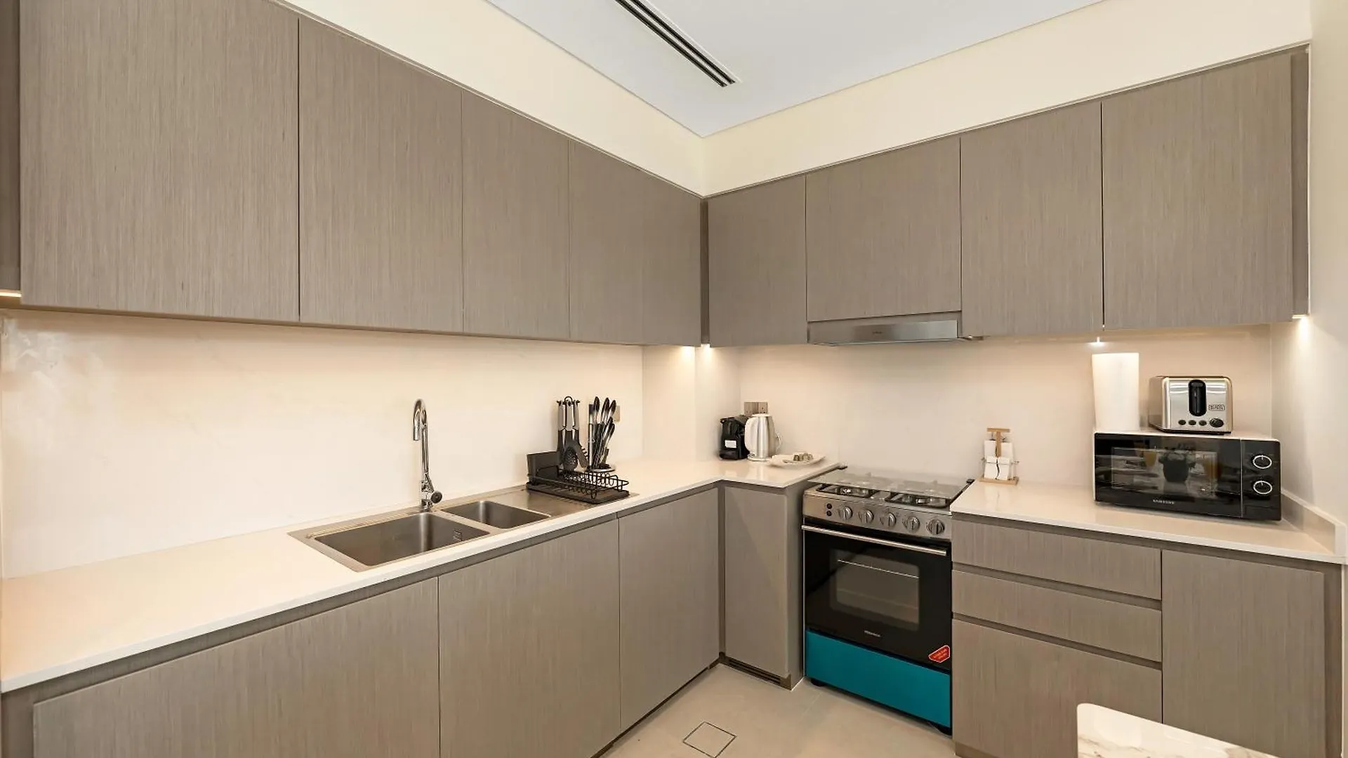 Grande Signature 2 Bedroom Apartments I Persian Gulf Views I Free Parking, Gym, Pool, Wi-Fi & Ps5 I By Skyline Serenity Dubai United Arab Emirates