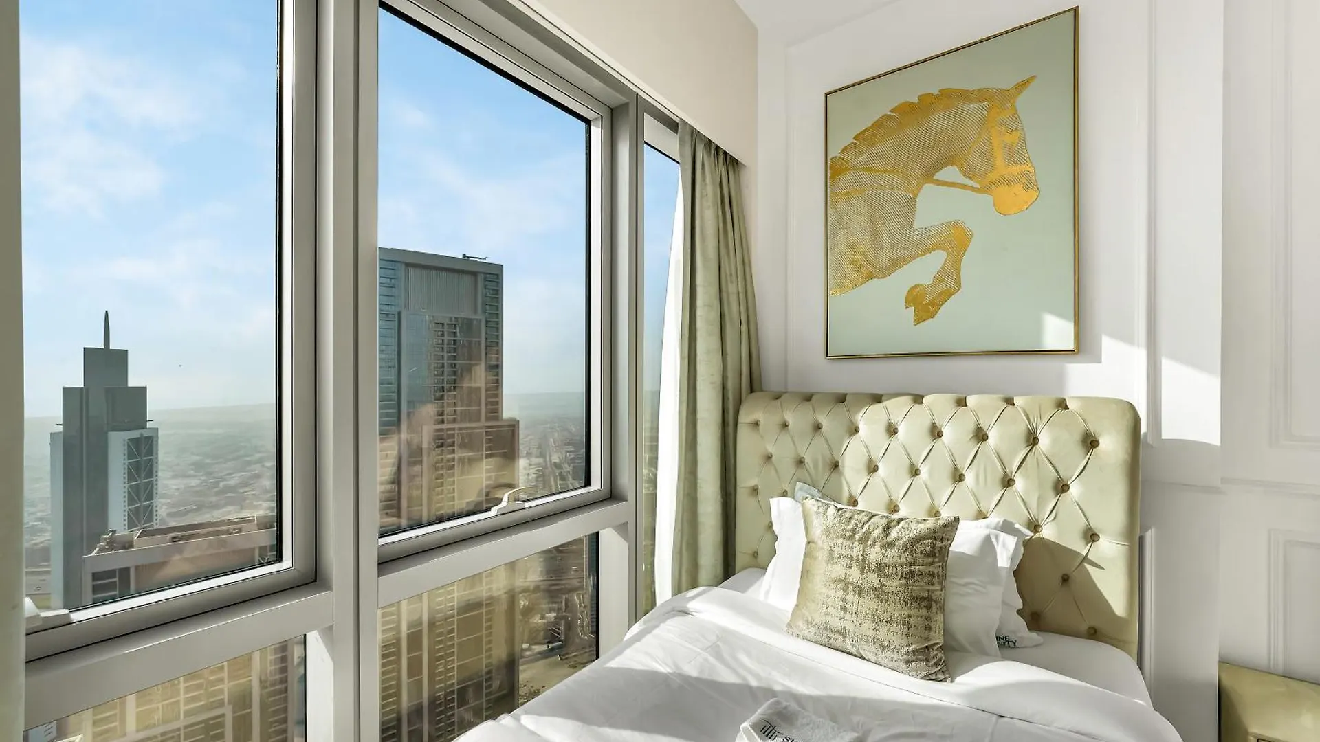 Grande Signature 2 Bedroom Apartments I Persian Gulf Views I Free Parking, Gym, Pool, Wi-Fi & Ps5 I By Skyline Serenity Dubai
