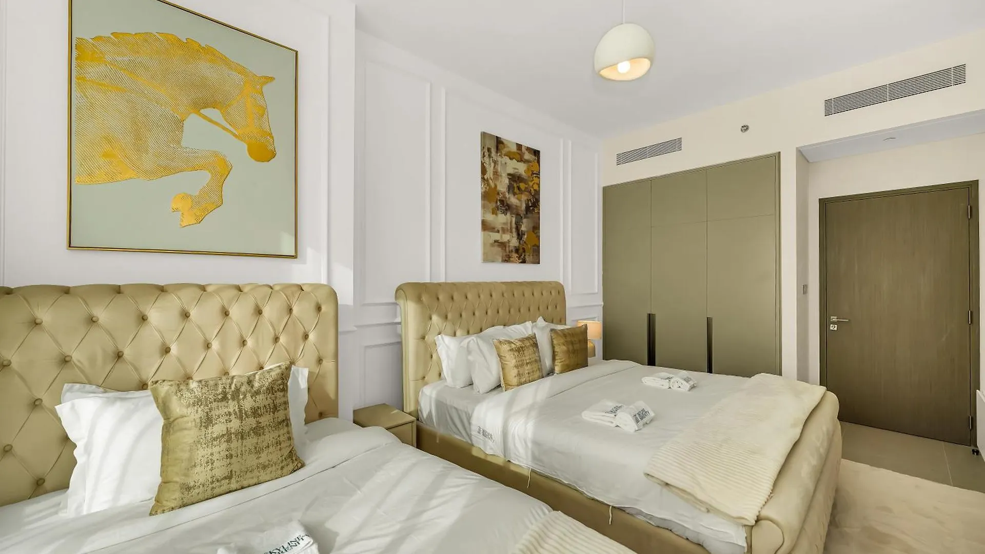 Grande Signature 2 Bedroom Apartments I Persian Gulf Views I Free Parking, Gym, Pool, Wi-Fi & Ps5 I By Skyline Serenity Dubaj