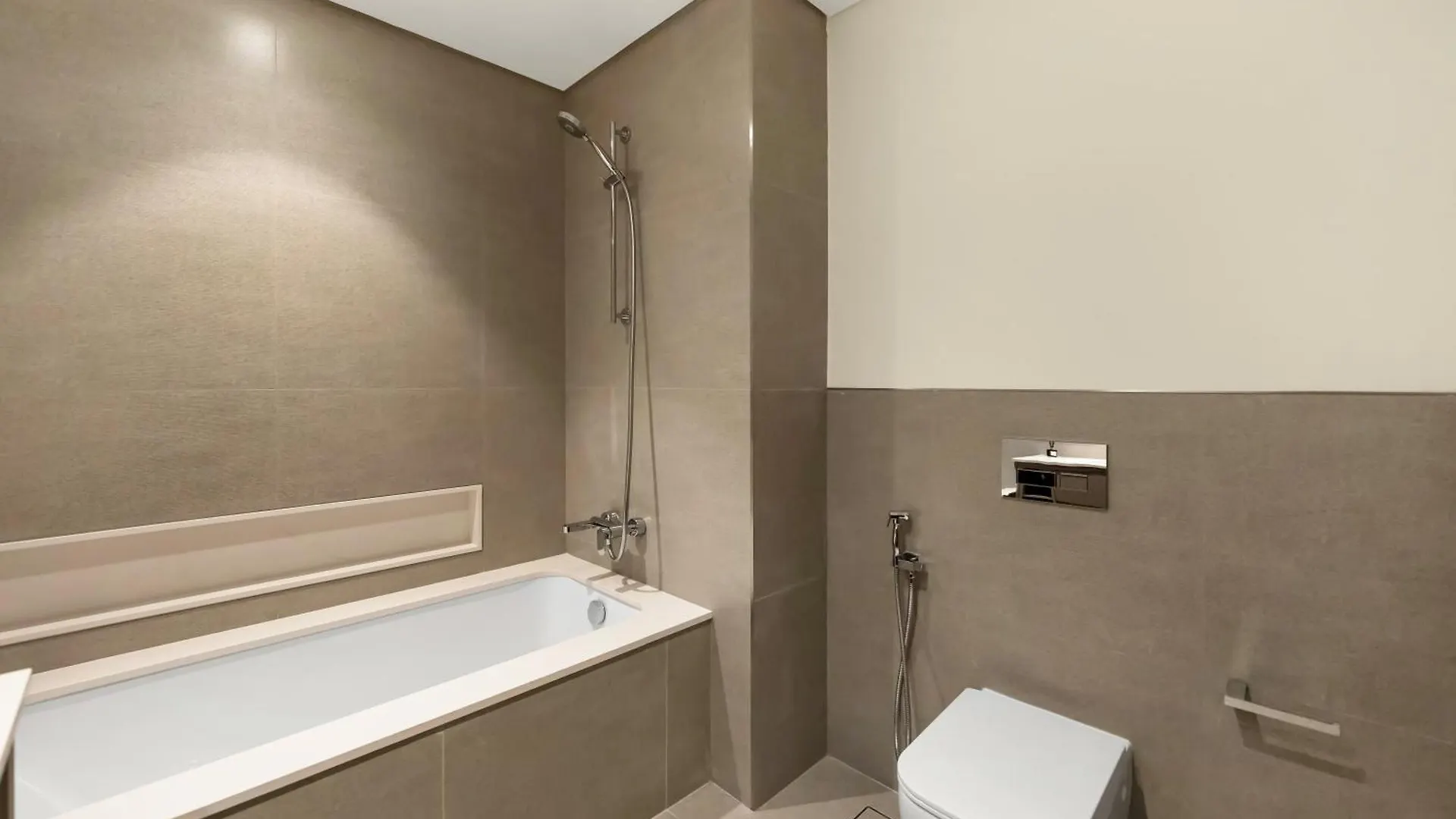 Grande Signature 2 Bedroom Apartments I Persian Gulf Views I Free Parking, Gym, Pool, Wi-Fi & Ps5 I By Skyline Serenity Dubaj 0*,